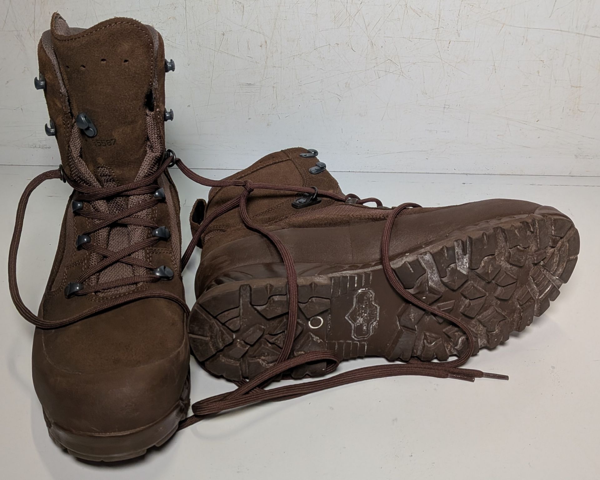 50x pairs of grade 1 various combat boots - may include - Magnum, YDS, Haix - mixed sizes - Image 10 of 14