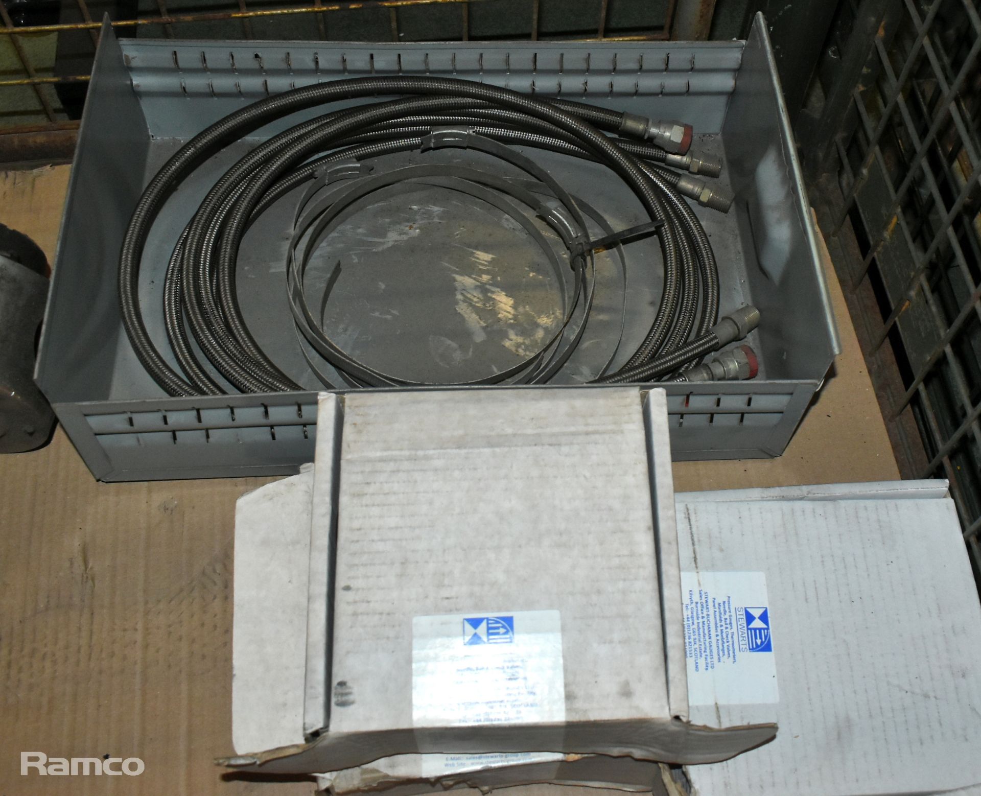 Workshop equipment and consumables - tripods, ratchets, corded angle grinder, gauges - Image 4 of 10