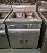 Lincat J10/P free standing twin tank commercial LPG fryer - W 600 x D 630 x H 930mm