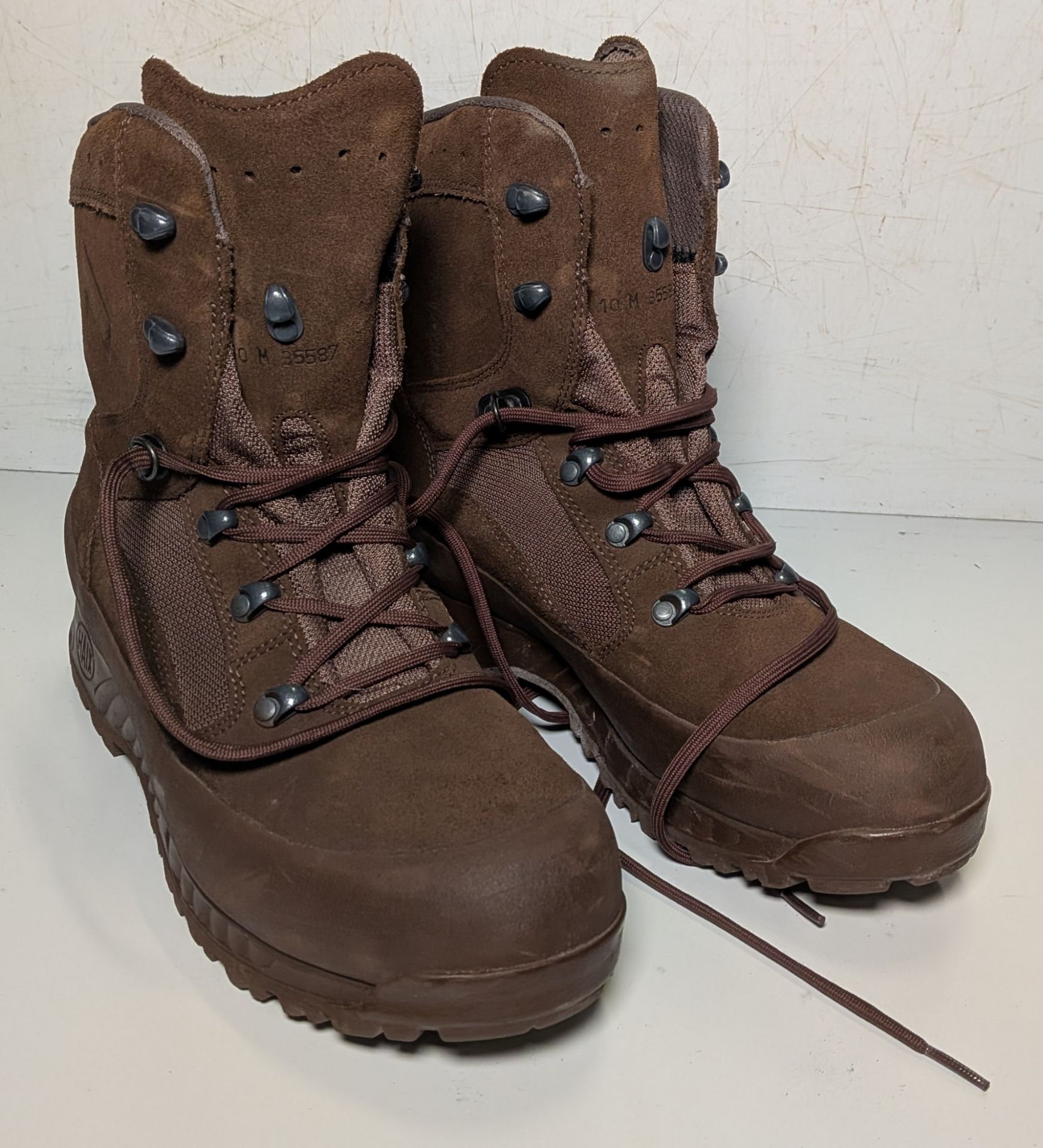 50x pairs of grade 1 various combat boots - may include - Magnum, YDS, Haix - mixed sizes - Image 11 of 14