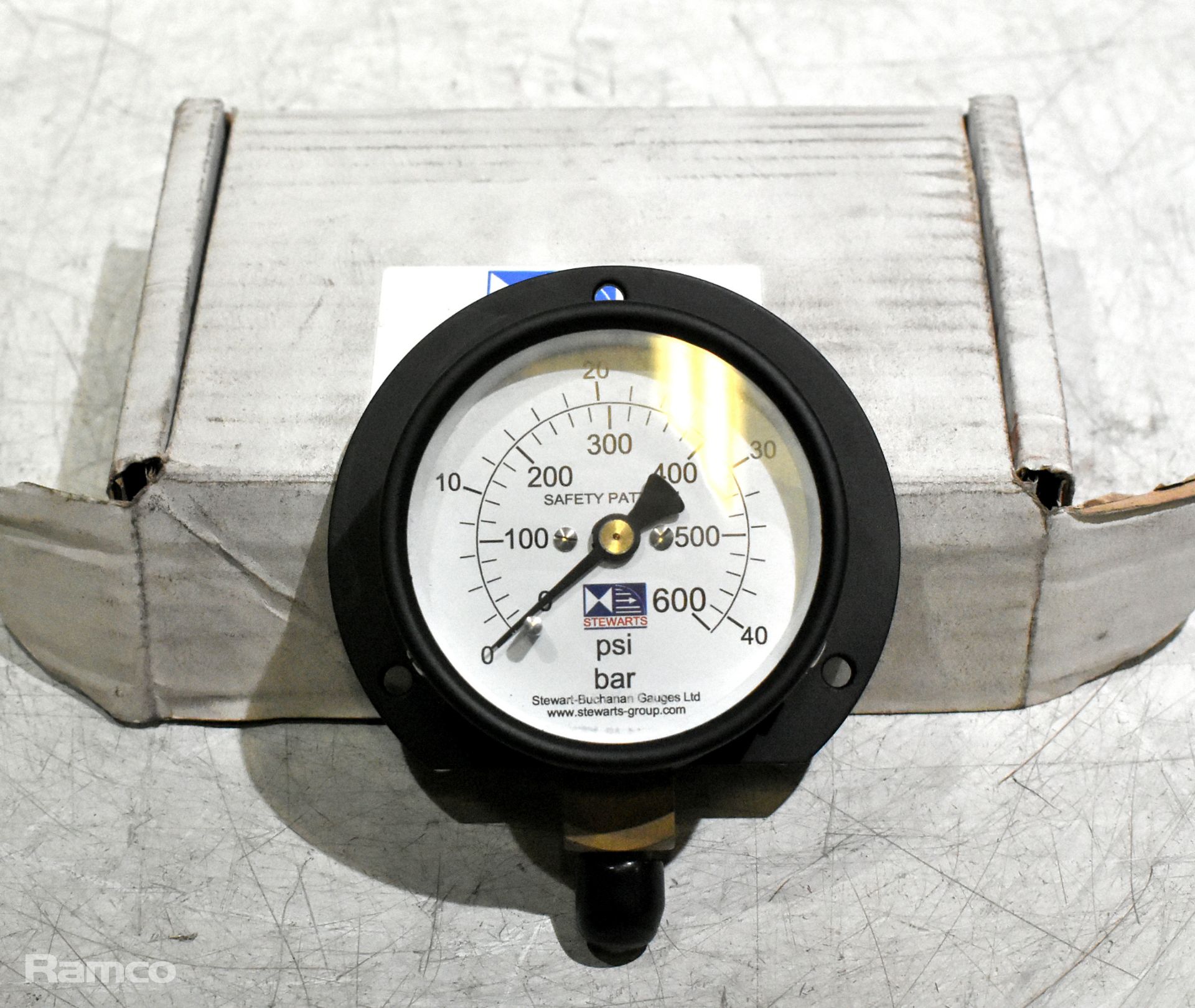 Workshop equipment and consumables - tripods, ratchets, corded angle grinder, gauges - Image 10 of 10