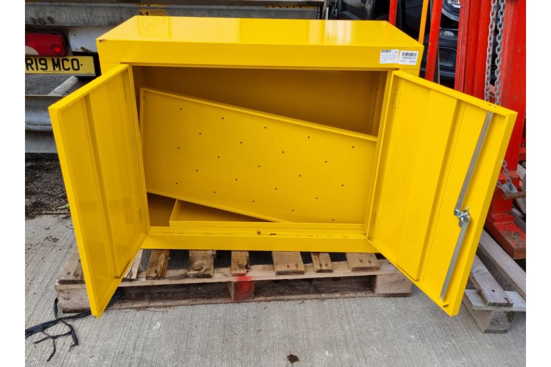 COSHH lockable cabinet - W 915 x D 455 x H 710mm - WITH KEYS - Image 4 of 4