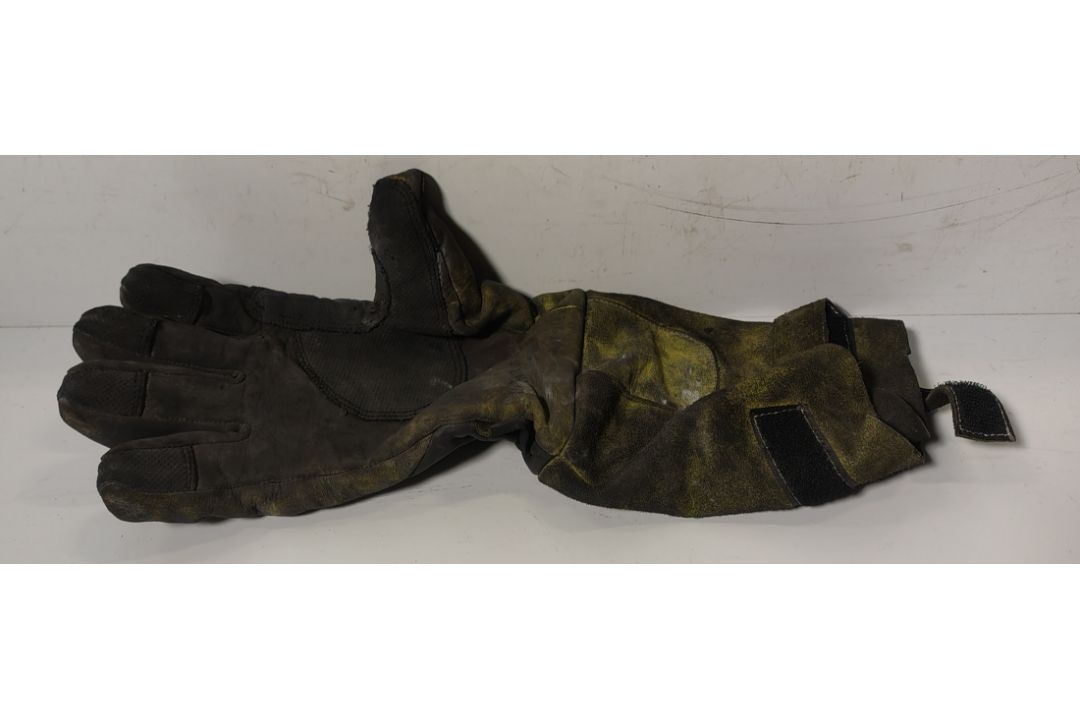Various types of ex-military hardware and accessories - 141kg – may require repair / be incomplete - Image 6 of 16