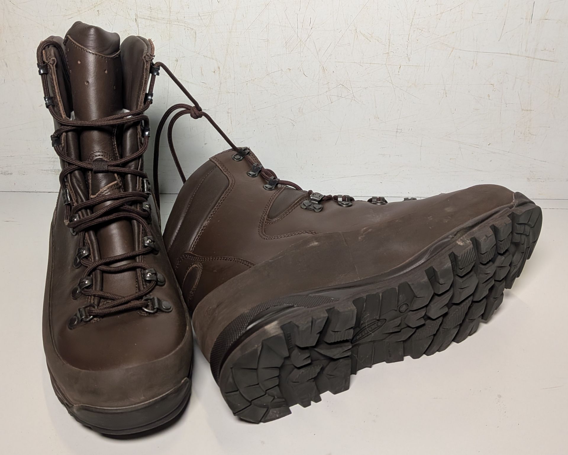 50x pairs of grade 1 various combat boots - may include - Magnum, YDS, Haix - mixed sizes