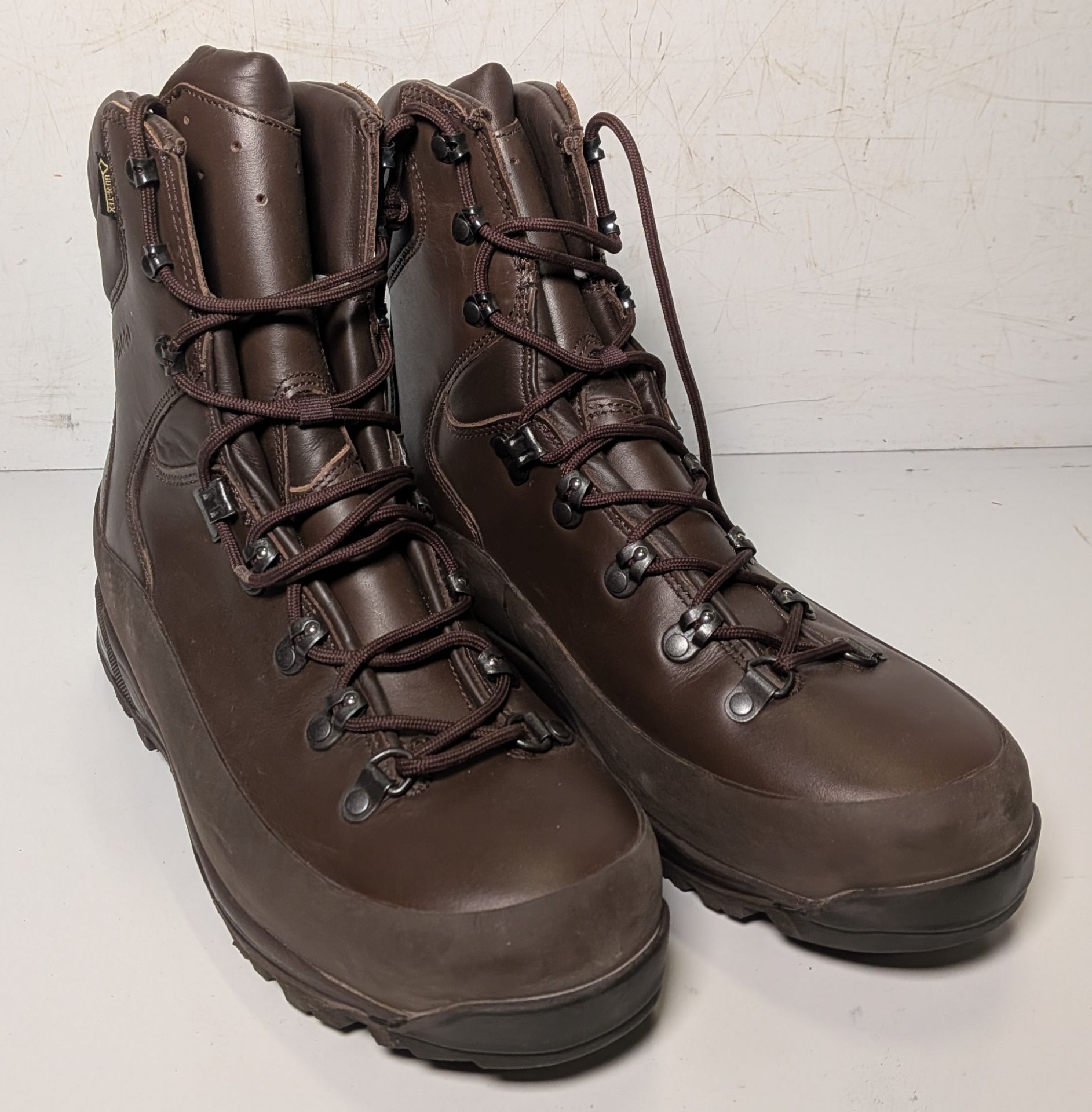 50x pairs of grade 1 various combat boots - may include - Magnum, YDS, Haix - mixed sizes - Image 2 of 14