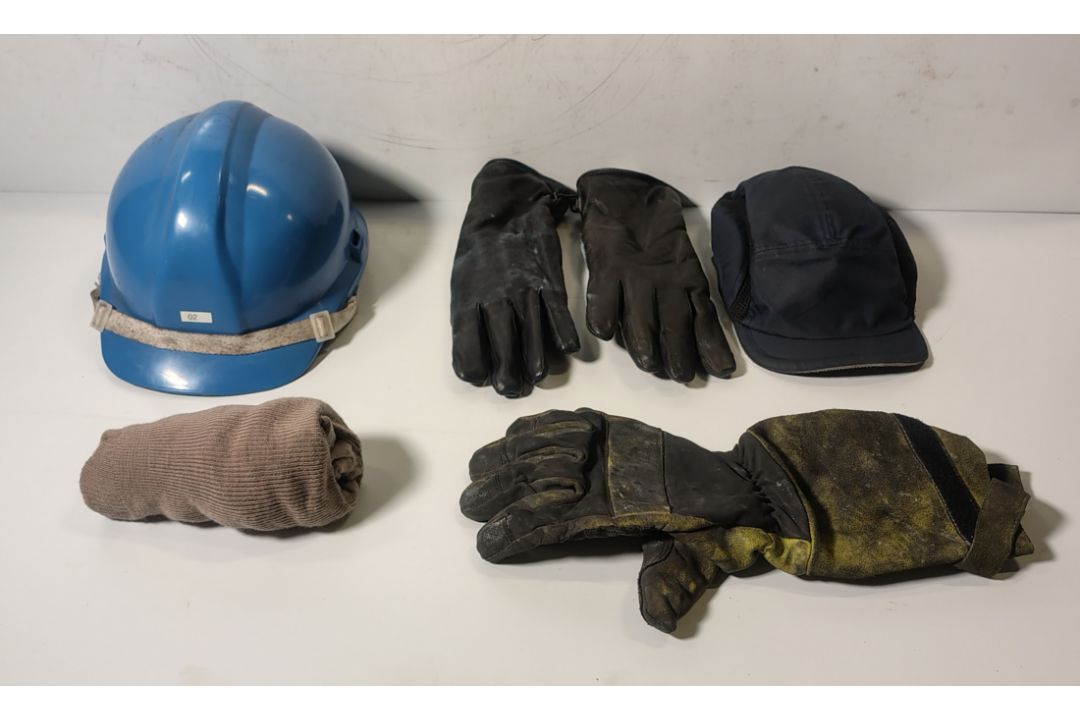 Various types of ex-military hardware and accessories - 141kg – may require repair / be incomplete - Image 1 of 16
