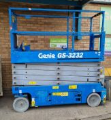 Genie GS-3232 electric scissor lift - full details in the description