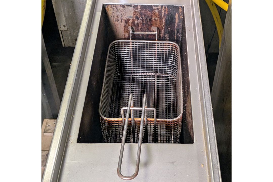 Falcon single basket fryer - W 300 x D 800 x H 1210mm - no model number - Image 3 of 14