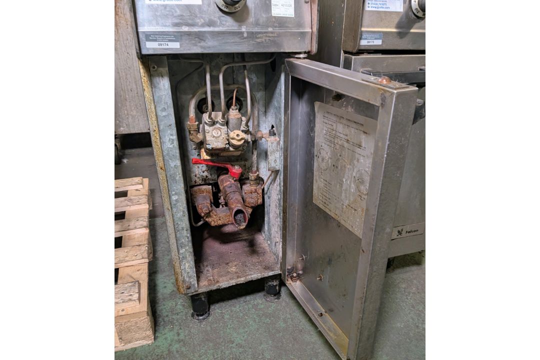 Falcon single basket fryer - W 300 x D 800 x H 1210mm - no model number - Image 11 of 14