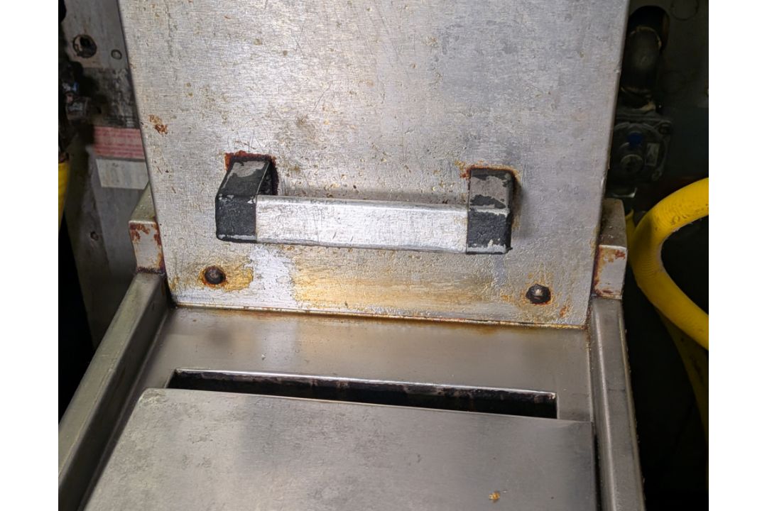 Falcon single basket fryer - W 300 x D 800 x H 1210mm - no model number - Image 2 of 14