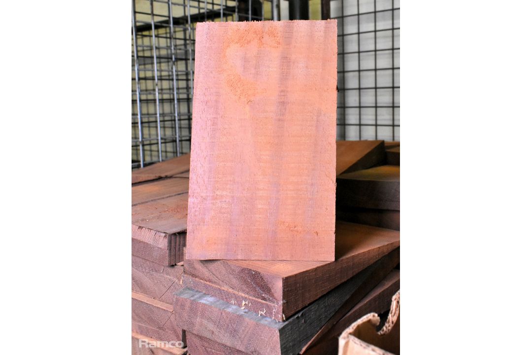 Softwood small tapered round plug and 2 sizes hardwood wedges - Image 4 of 7