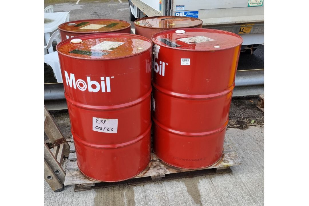 2x Mobil Vacuoline 128 high performance circulating oil - 208L drums, 2x Teresstic T68 - 208L drums - Image 1 of 4