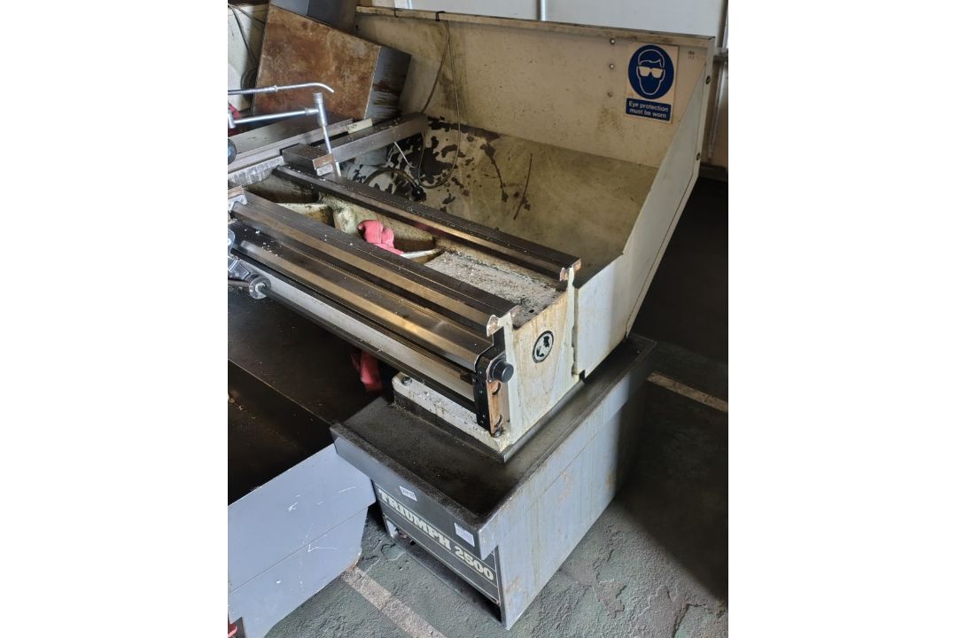 600 Lathes Ltd Colchester Triumph VS 2500 lathe - full details in the description - Image 10 of 13