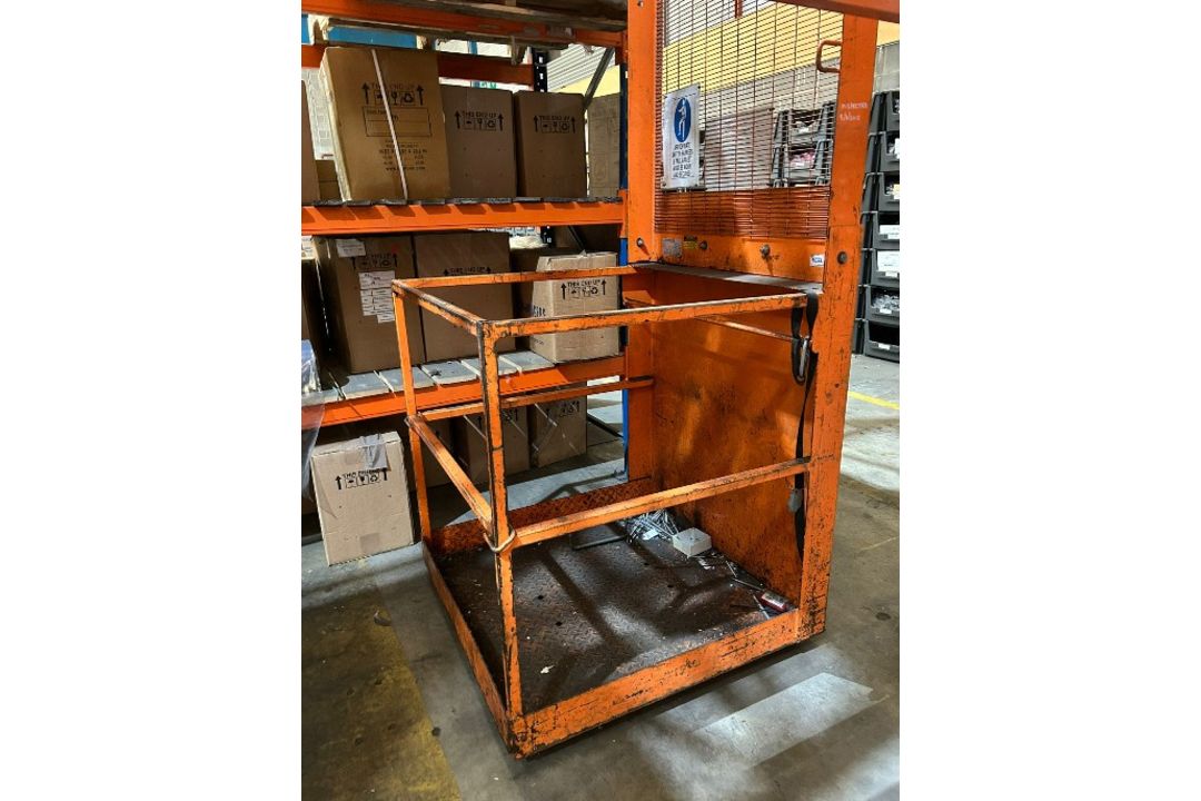 Invicta IAP-5 man up cage approx 0.95m W x 0.95cm L - Image 2 of 3