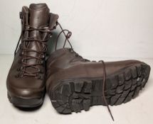 50x pairs of grade 1 various combat boots - may include Magnum, YDS, Haix - mixed sizes
