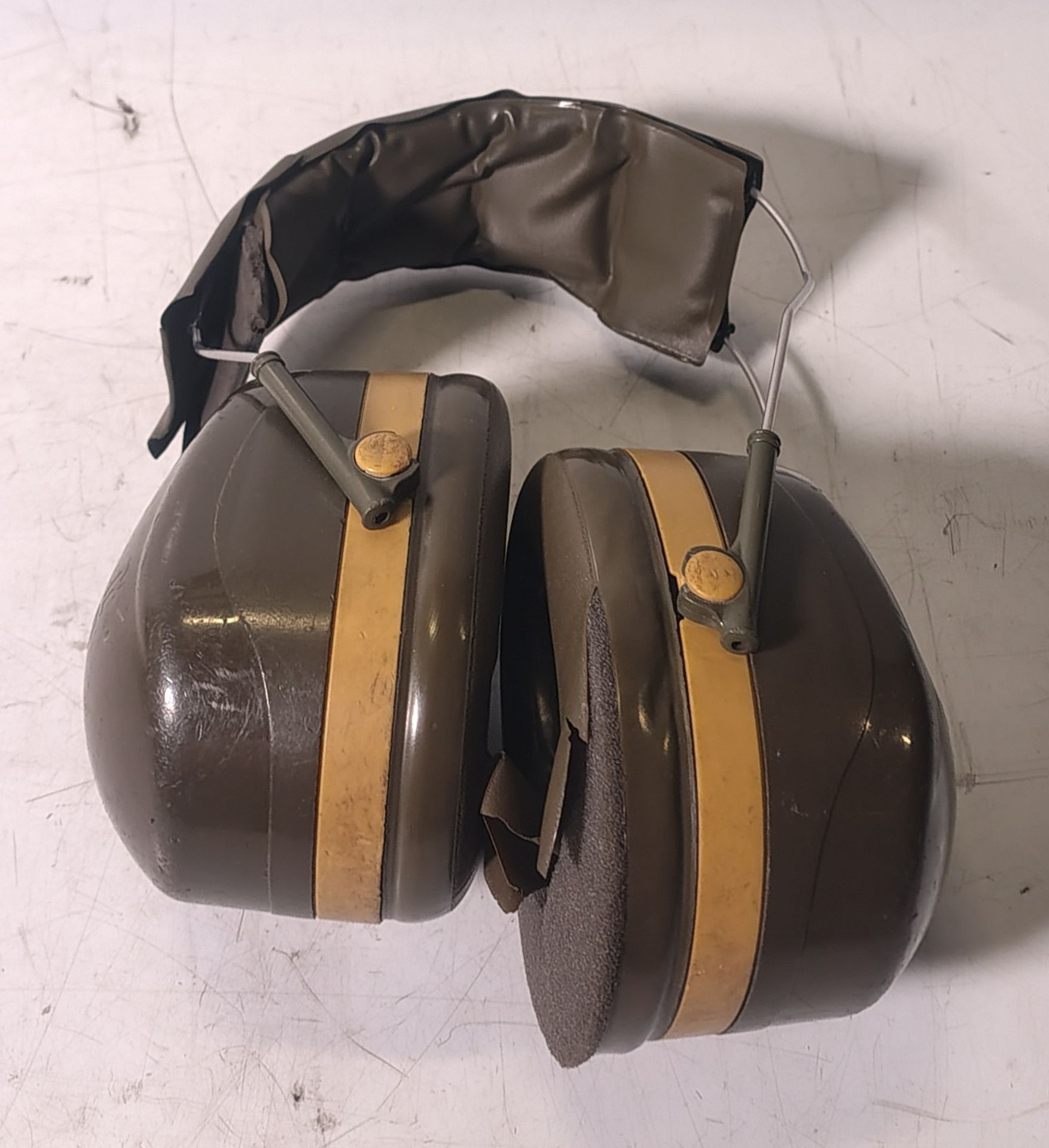 Various types of ex-military hardware and accessories - 117kg – may require repair / be incomplete - Image 7 of 12