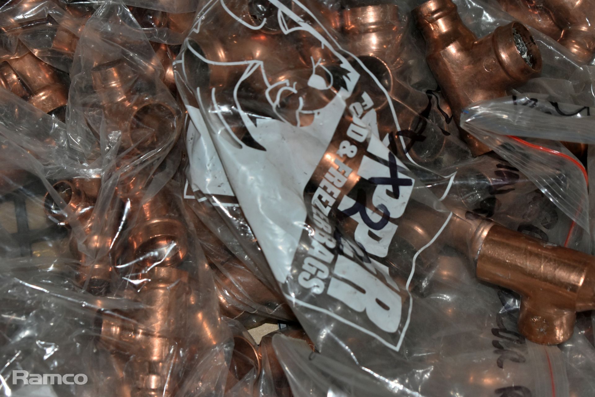 Mixed size quick connect braided hoses, Mixed copper pipe connectors & much more - see desc. - Image 13 of 15