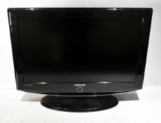 Samsung LE26R87BD 26 inch TV with stand (some scratches) in flight case - W 750 x D 270 x H 600mm