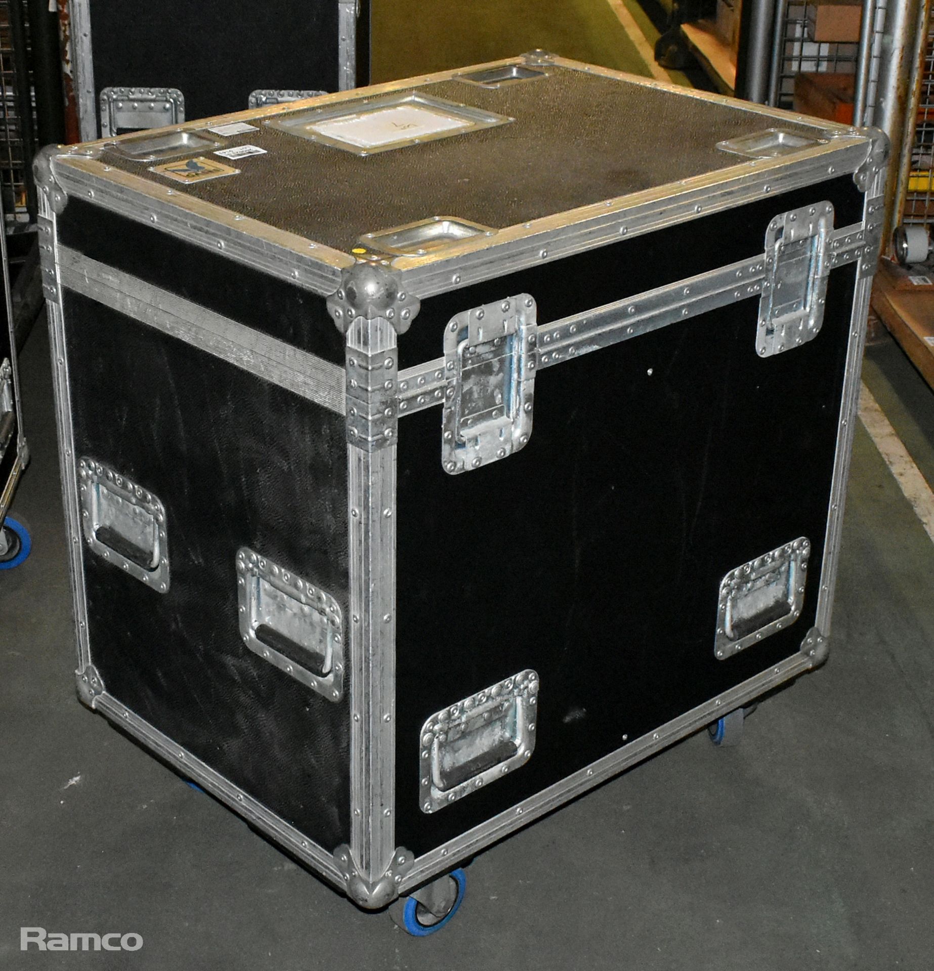 2x Robe Robin 600 spot lights (1x faulty lens) in wheeled flight case - W 820 x D 590 x H 870mm - Image 11 of 12
