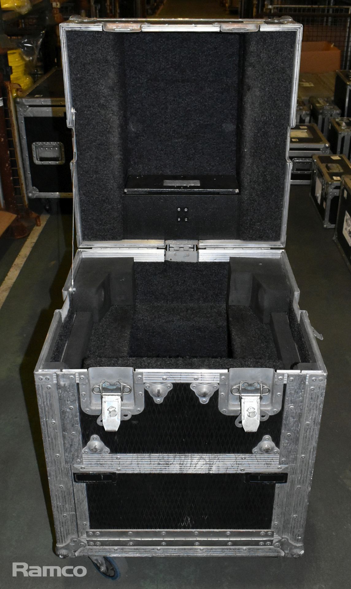 1x Mac 700 flight case with wheels - empty - W 590 x D 590 x H 890mm - Image 5 of 7