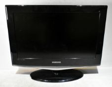Samsung LE26R74BD 26 inch TV with stand (some scratches) in flight case - W 750 x D 270 x H 600mm