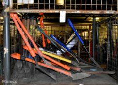 Workshop accessories - 30x spades / shovels (mixed head types and sizes)