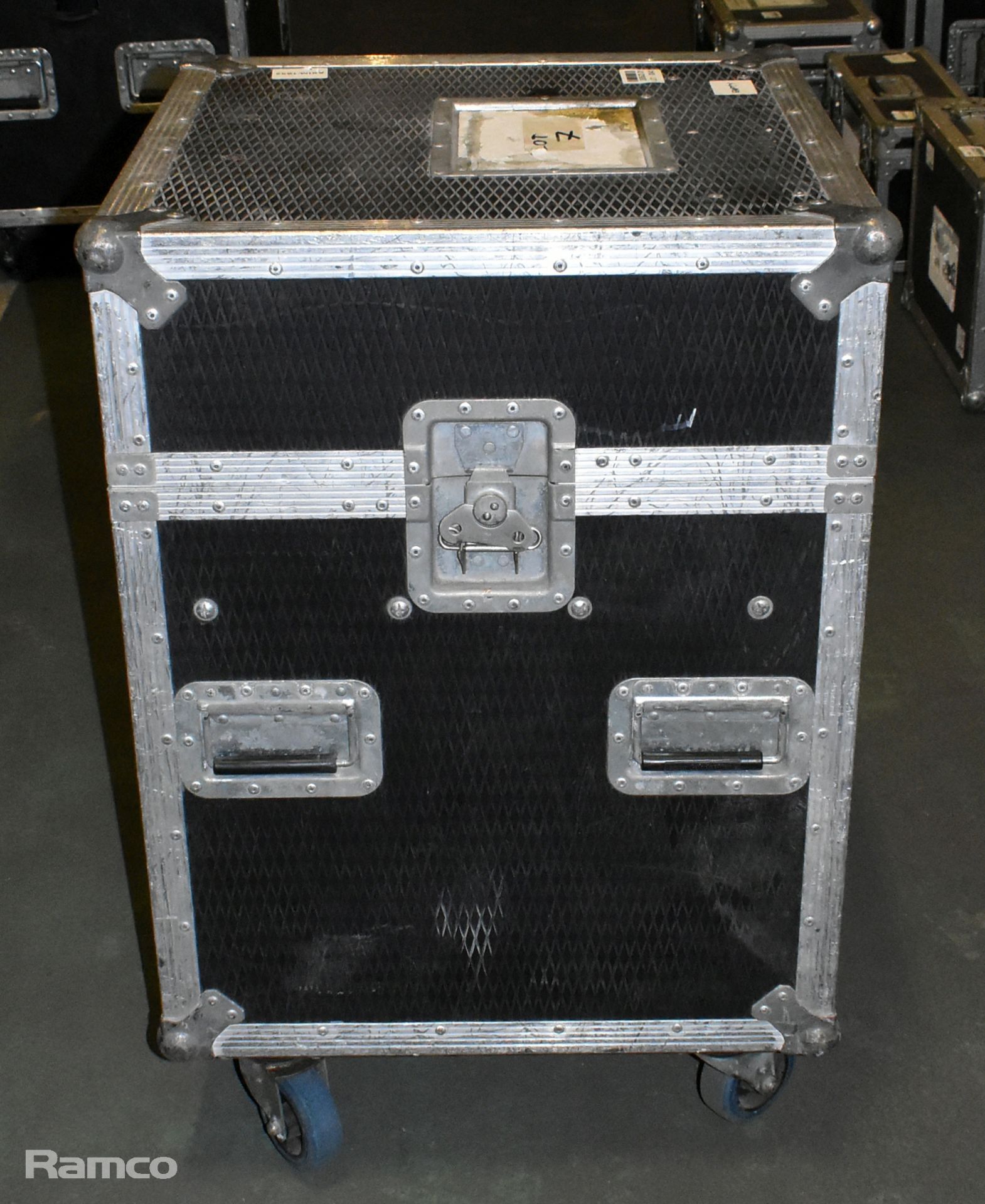 1x Mac 700 flight case with wheels - empty - W 590 x D 590 x H 890mm - Image 4 of 7