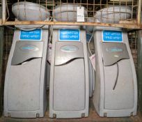 7x Tealwash Hygienius plastic portable electric wash basins (6 have damaged spout)