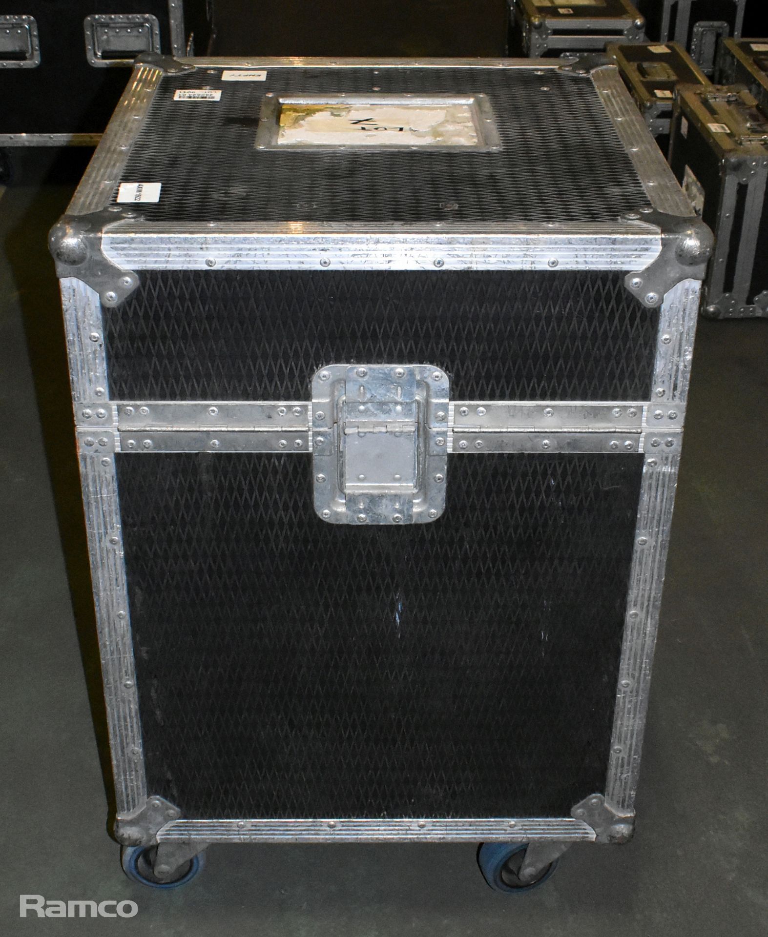 1x Mac 700 flight case with wheels - empty - W 590 x D 590 x H 890mm - Image 3 of 7