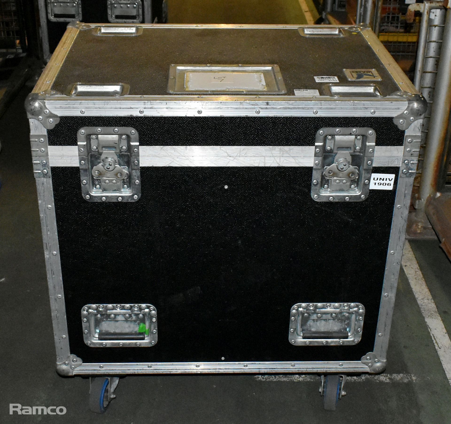 2x Robe Robin 600 spot lights (1x faulty lens) in wheeled flight case - W 820 x D 590 x H 870mm - Image 12 of 12