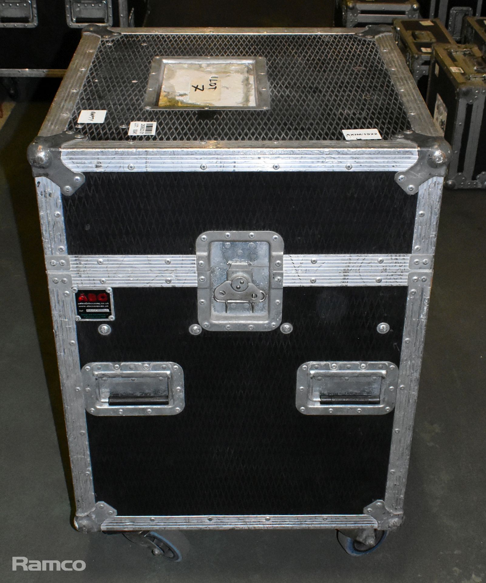 1x Mac 700 flight case with wheels - empty - W 590 x D 590 x H 890mm - Image 2 of 7