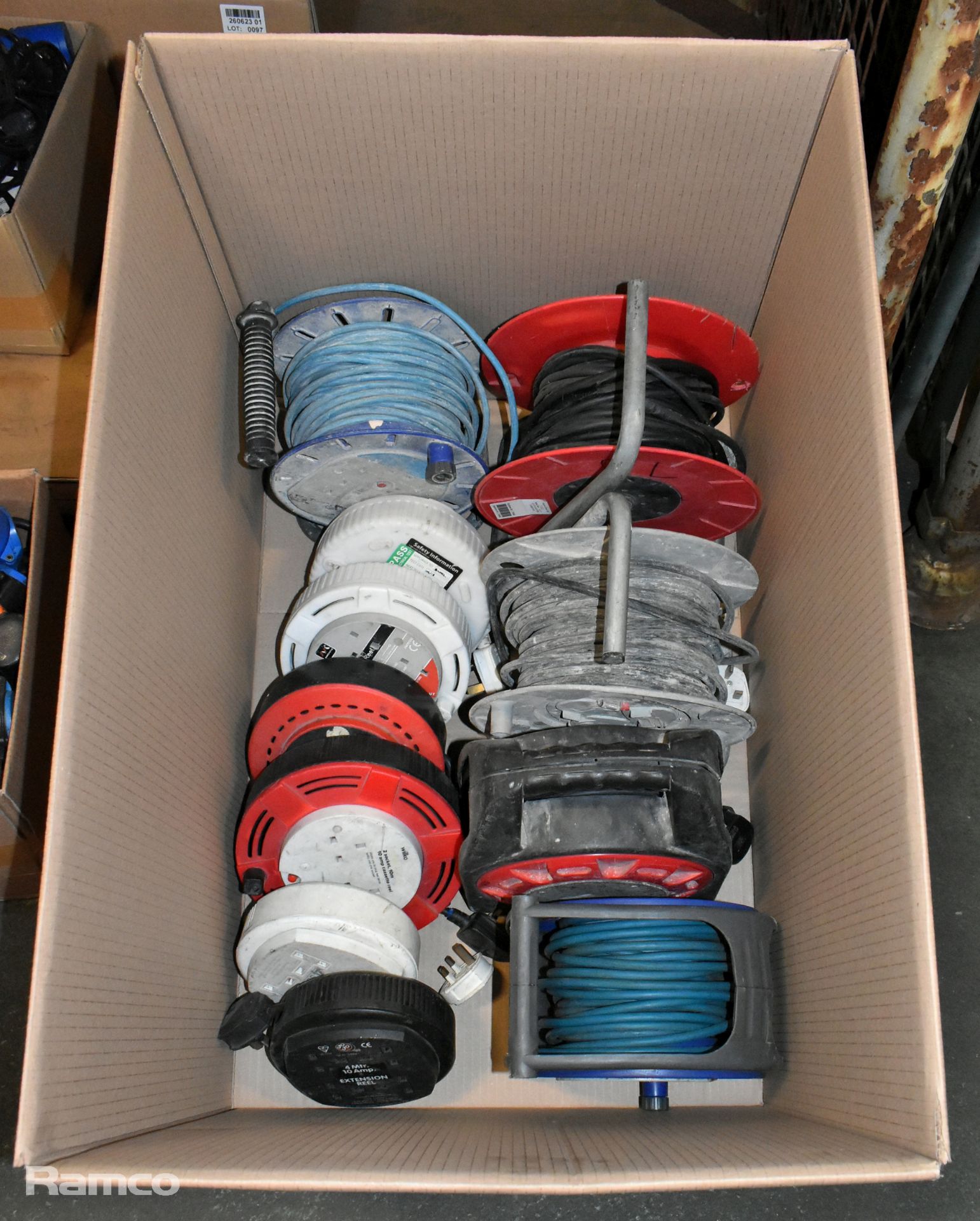 11x mixed 13A extension leads - SPARES OR REPAIRS (information provided by the client)