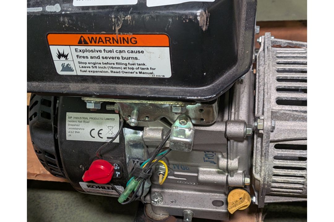 Kohler Command Pro Medusa petrol generator - W 640 x D 440 x H 460mm - Image 2 of 8