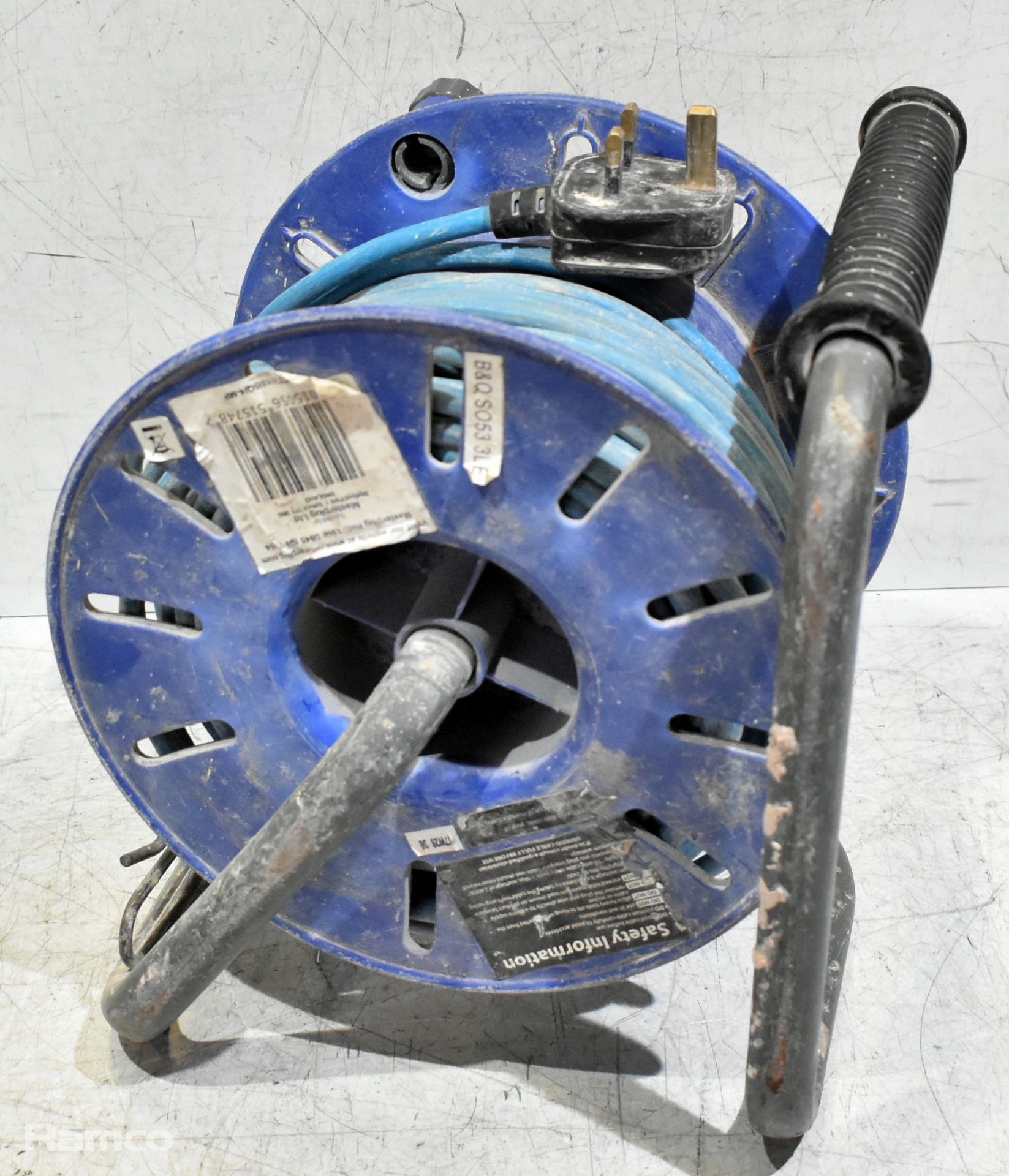 11x mixed 13A extension leads - SPARES OR REPAIRS (information provided by the client) - Image 7 of 7