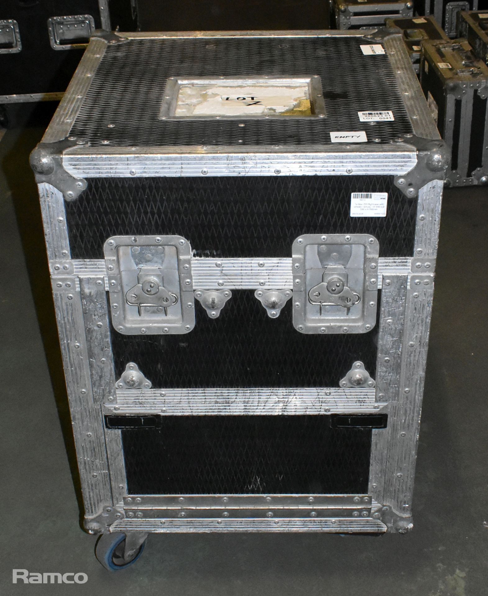 1x Mac 700 flight case with wheels - empty - W 590 x D 590 x H 890mm