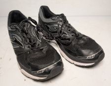 154x Grade 2 paired trainers - mixed sizes
