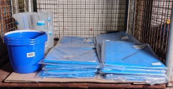 20x Blue heavy duty cover, 9x 4 pint measuring jugs and 3x blue buckets