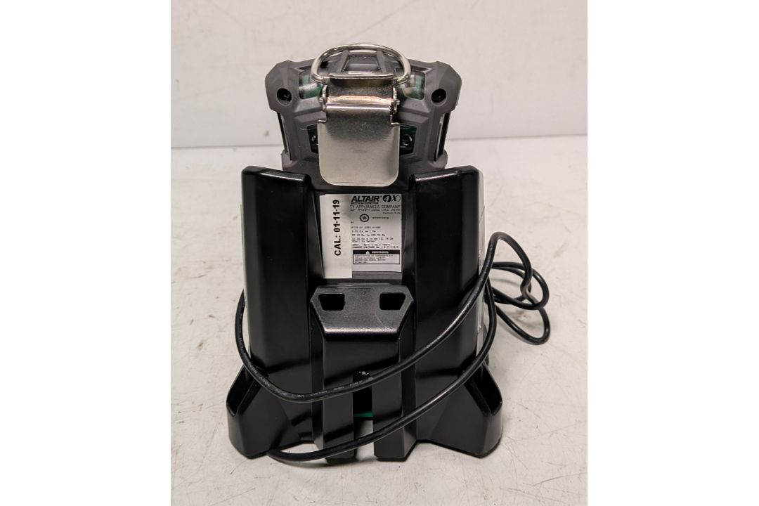 4x MSA Altair 4X multi-gas detection monitors with MSA dock charger - Image 3 of 9