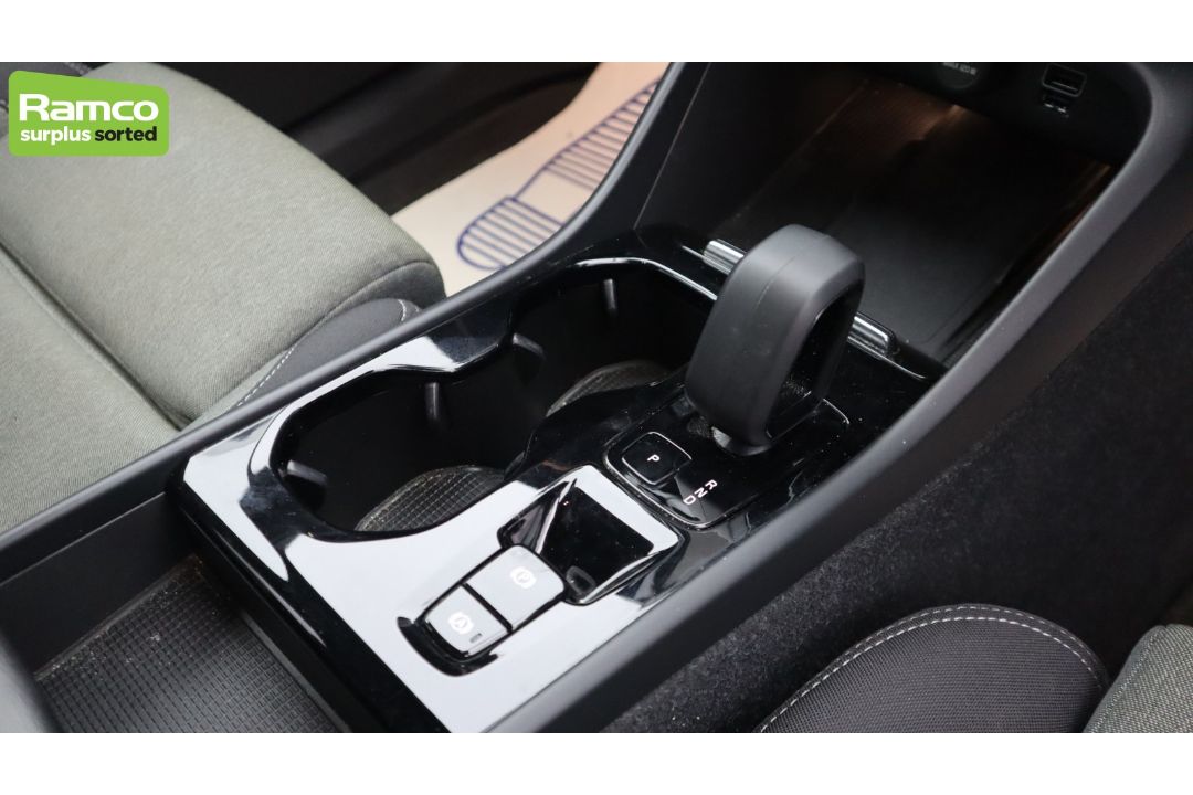 2023 Volvo XC40 T4 Plus Recharge – full details in the description - Image 19 of 47