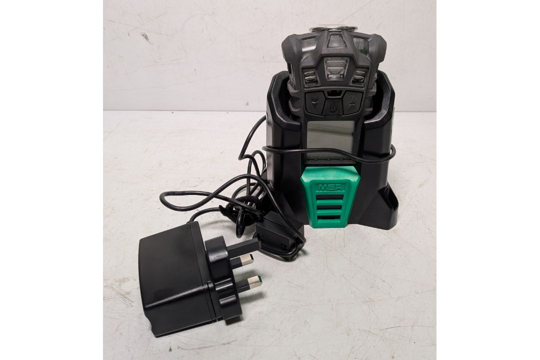 4x MSA Altair 4X multi-gas detection monitors with MSA dock charger - Image 2 of 9