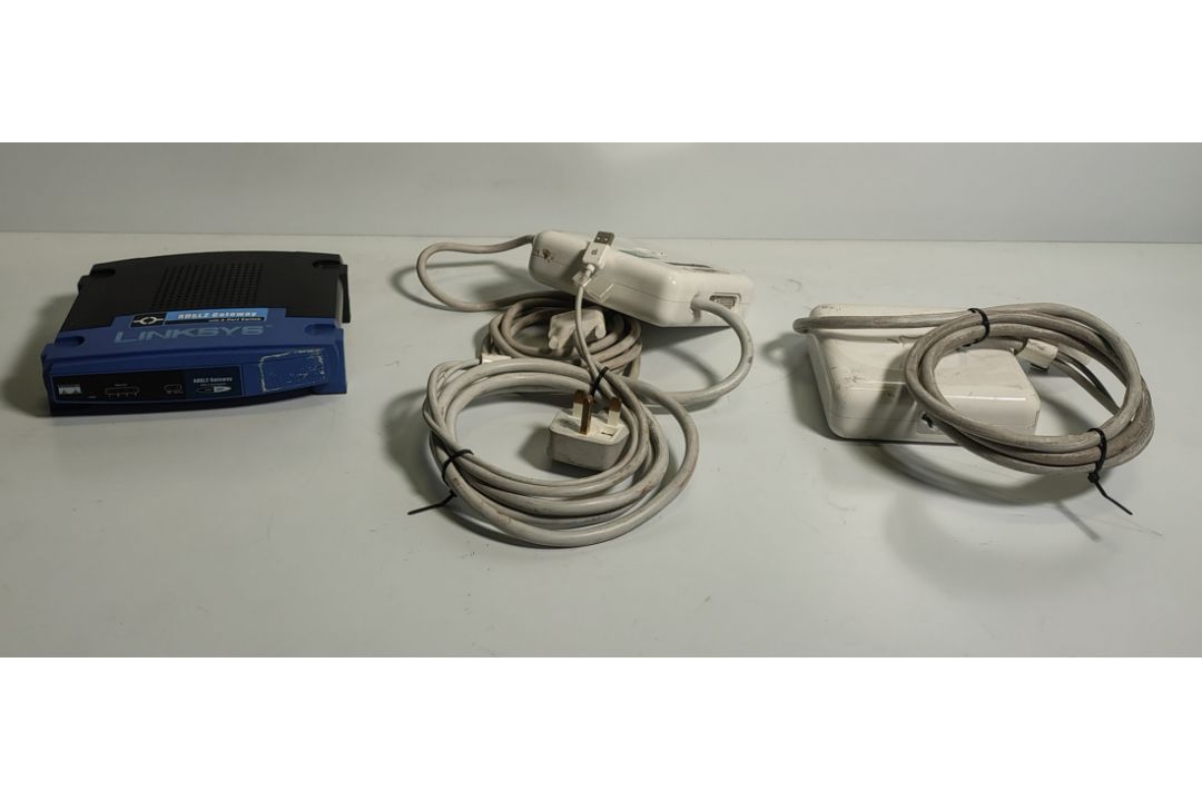 Computer equipment - port switches, ethernet switches, monitors - full details in description - Image 16 of 21