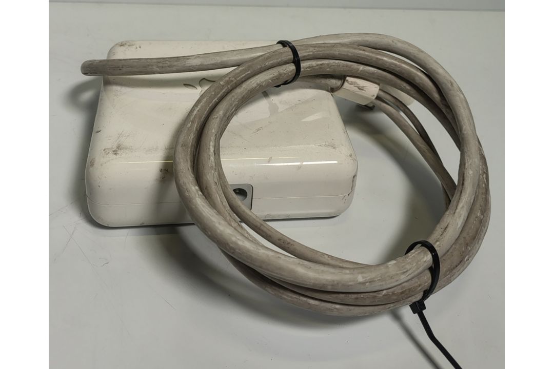Computer equipment - port switches, ethernet switches, monitors - full details in description - Image 19 of 21