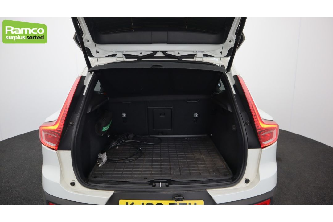 2023 Volvo XC40 T4 Plus Recharge – full details in the description - Image 28 of 47