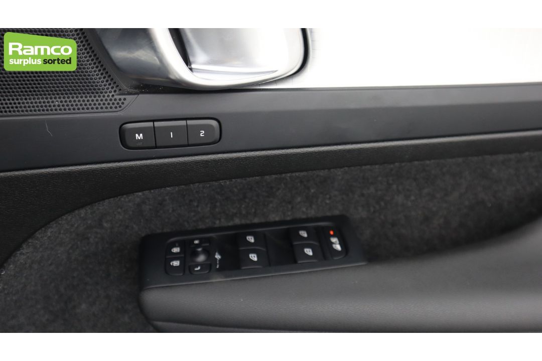 2023 Volvo XC40 T4 Plus Recharge – full details in the description - Image 22 of 47
