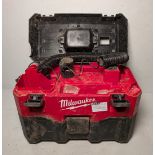 Milwaukee M18 VC-2 18V 7.5 litre wet/dry vacuum cleaner with 5.0Ah battery