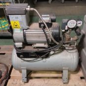 Durr-Technik 240V air compressor - 8 BAR - 101 running hours - L 620 x W 370 x H 630mm