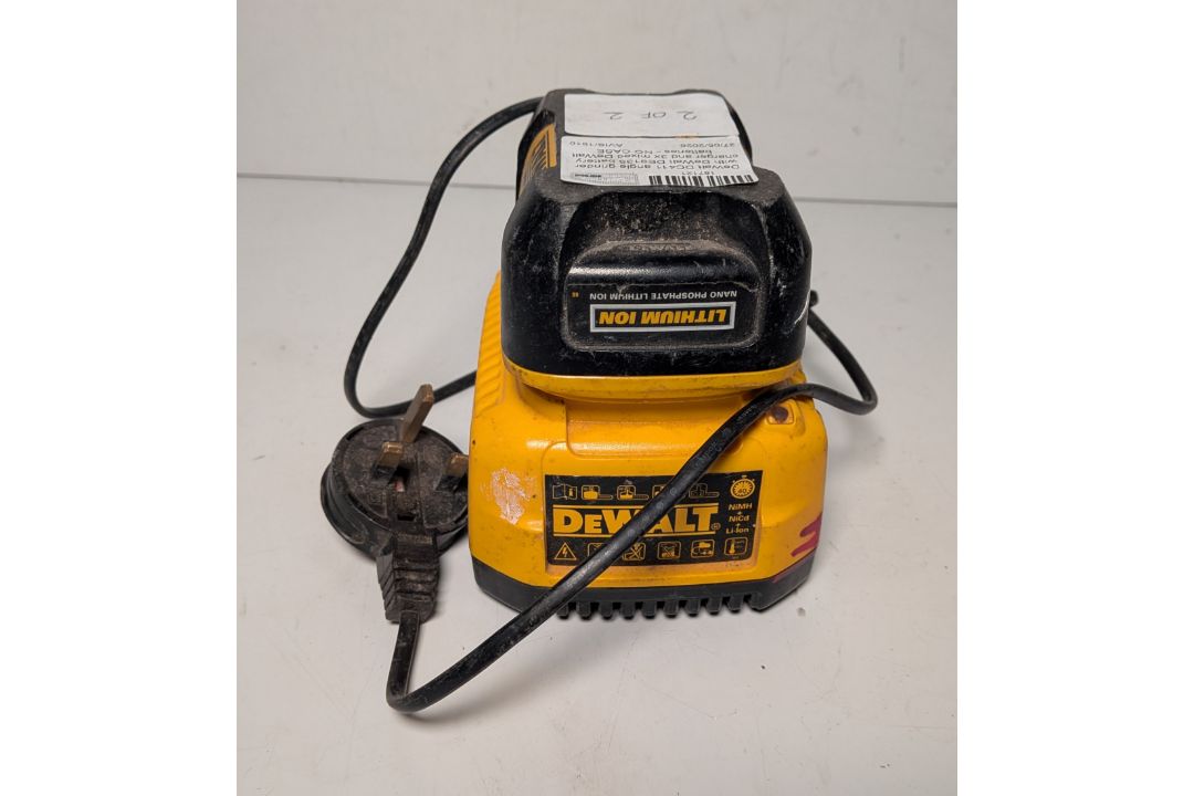 Bosch GWS 7-115 angle grinder, Dewalt DC411 angle grinder with DeWalt DE9135 battery charger - Image 12 of 15
