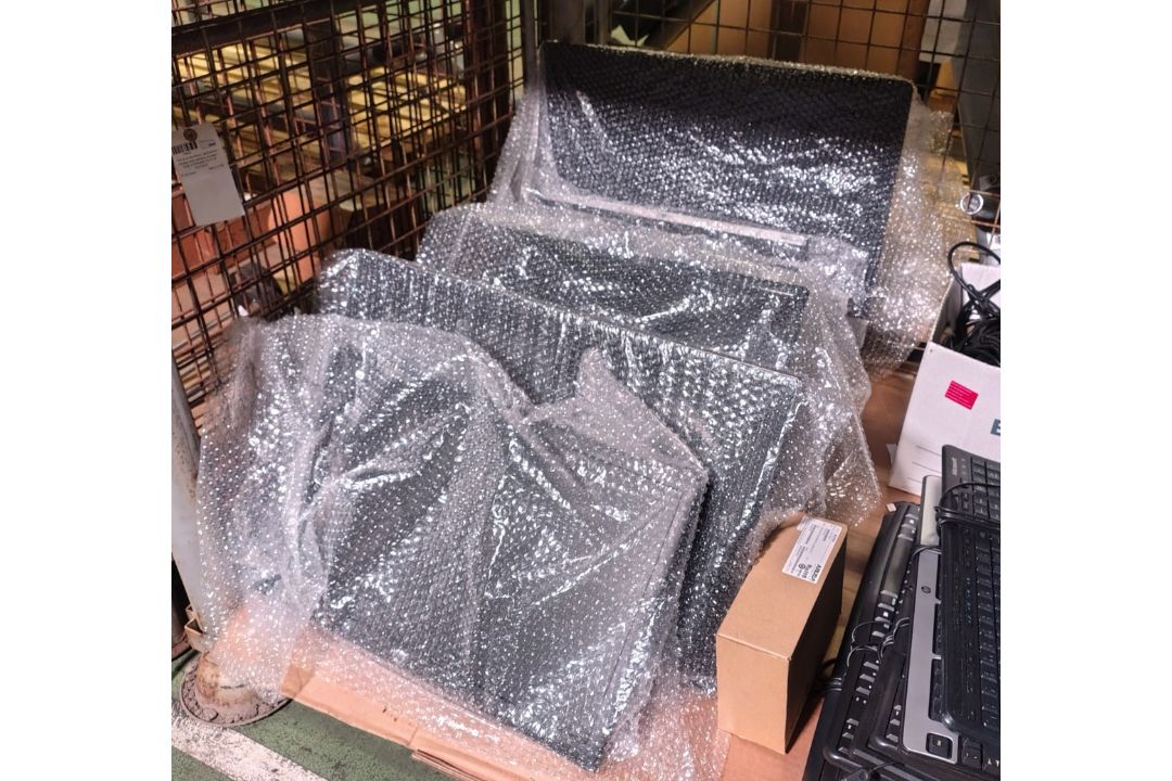Various monitors, keyboards, cables and network access - SEE DESC. FOR DETAILS - Image 4 of 4