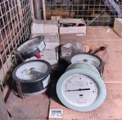 Various dial pressure gauges - Stewarts, Budenburg, Sydney-Smith - see desc.