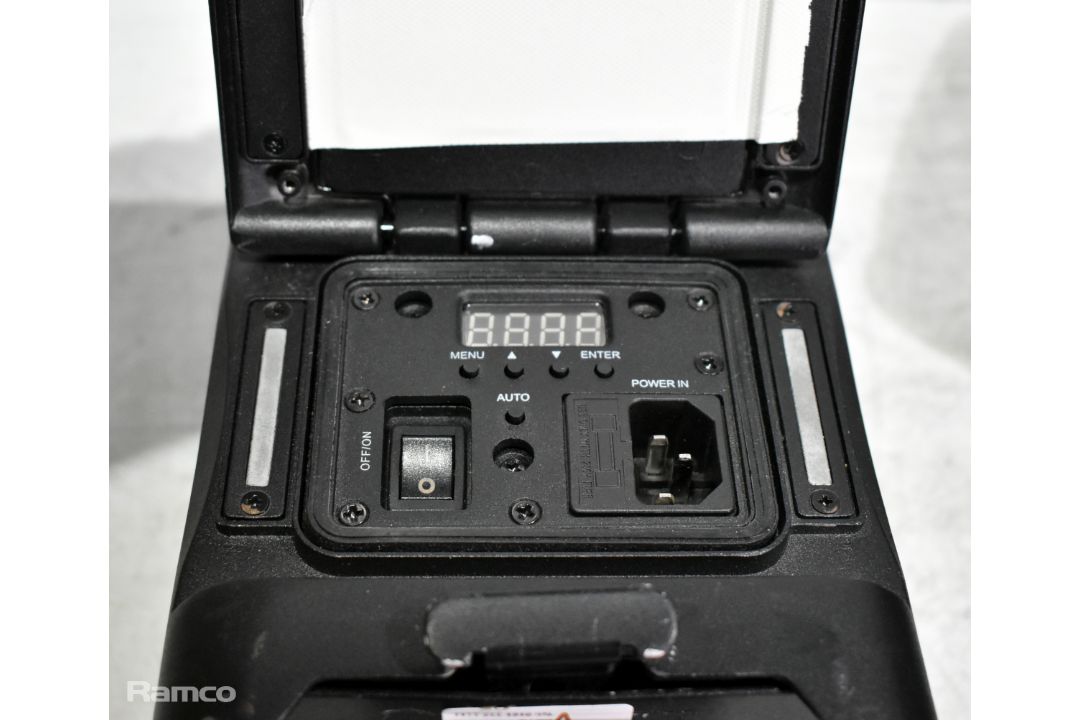 6x Chauvet DJ FreedomPar Quad-4IP battery uplighters in flight case - Image 10 of 13